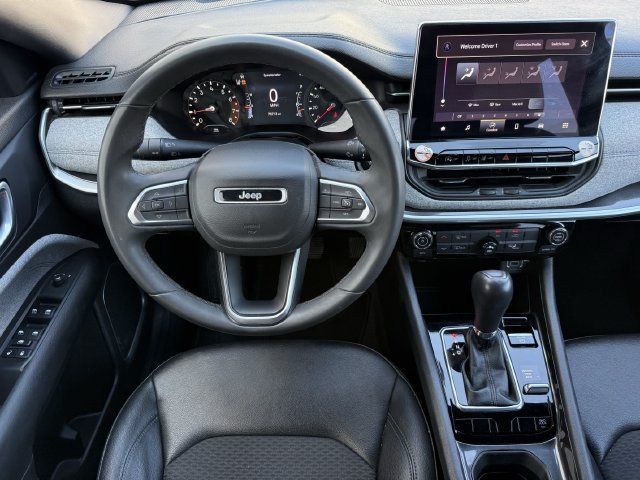 Used 2024 Jeep Compass Latitude AWD/4WD image 11