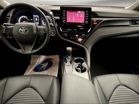 Used 2024 Toyota Camry SE image 19