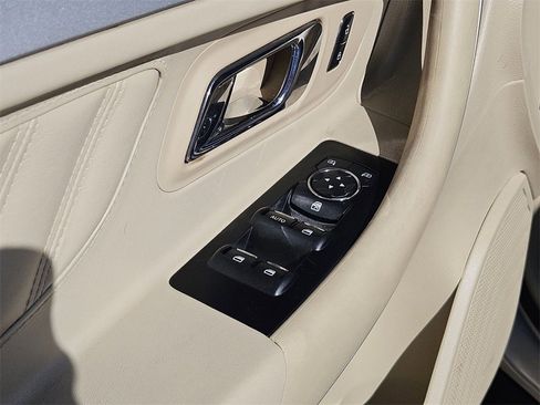 Used 2017 Ford Taurus SE image 13