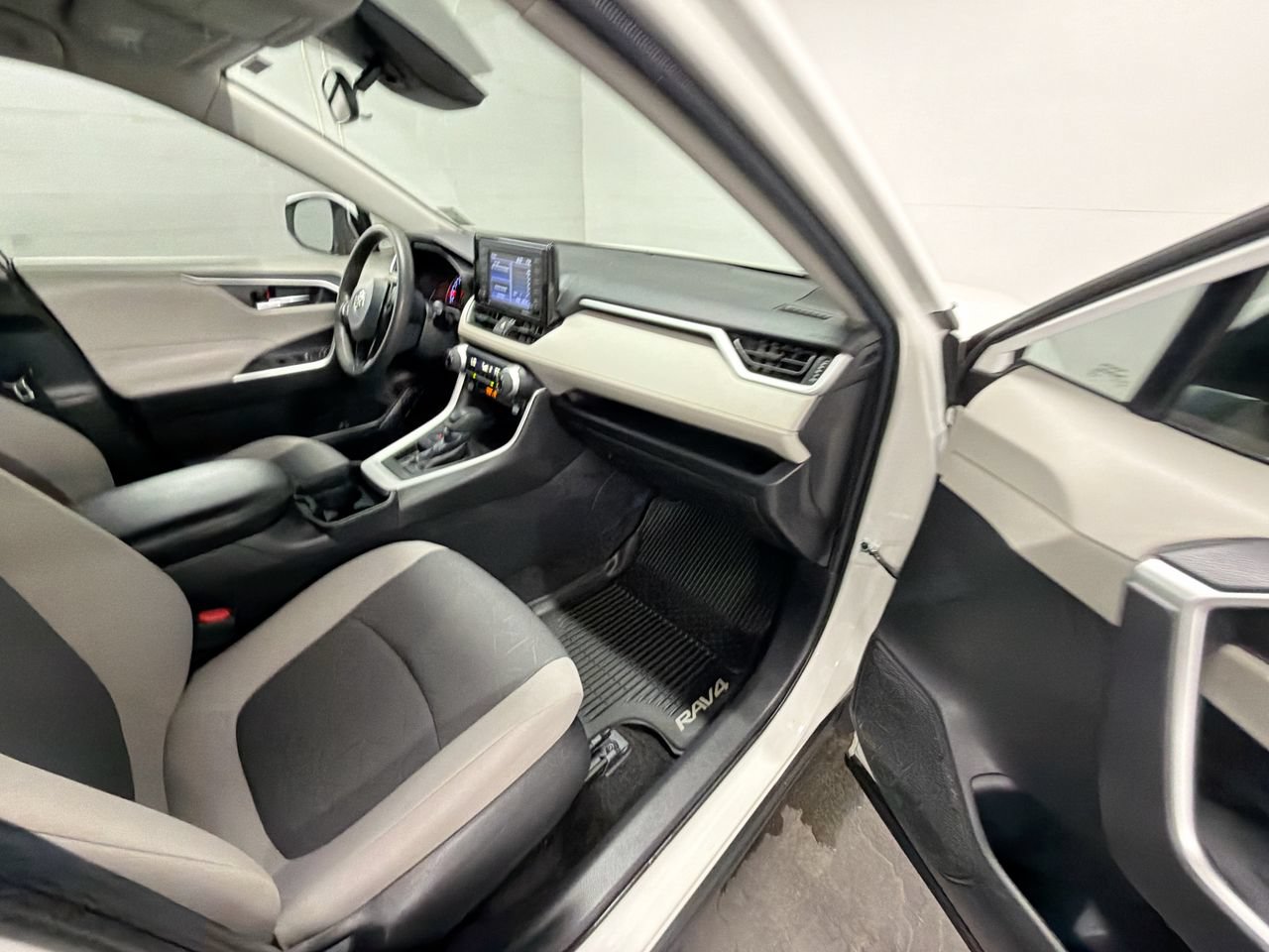 Used 2020 Toyota RAV4 XLE FWD image 27