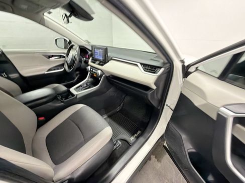 Used 2020 Toyota RAV4 XLE FWD image 27