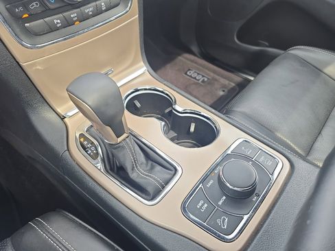 Used 2017 Jeep Grand Cherokee Overland image 28