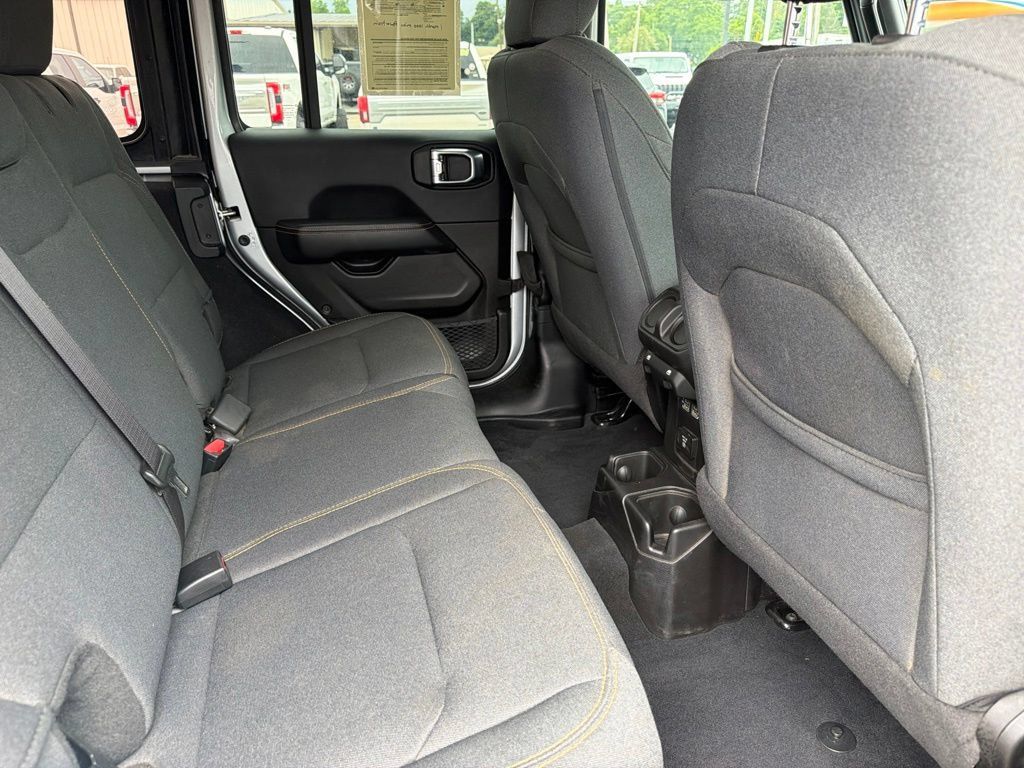 Used 2024 Jeep Wrangler Unlimited Sahara w/ Safety Group AWD/4WD image 18