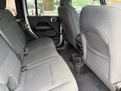 Used 2024 Jeep Wrangler Unlimited Sahara w/ Safety Group AWD/4WD image 18