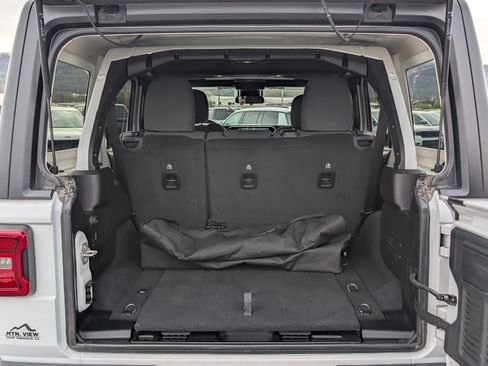 Used 2024 Jeep Wrangler Rubicon image 24