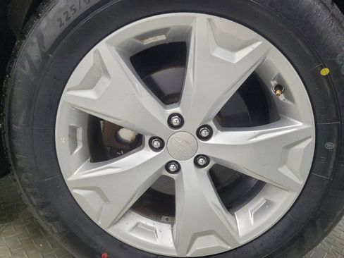 Used 2015 Subaru Forester 2.5i Premium w/ All-Weather Package image 31