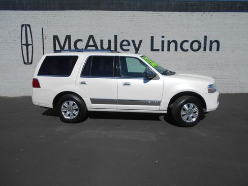 Used 2014 Lincoln Navigator 2WD image 1