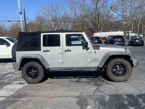Used 2012 Jeep Wrangler Unlimited Sport image 2
