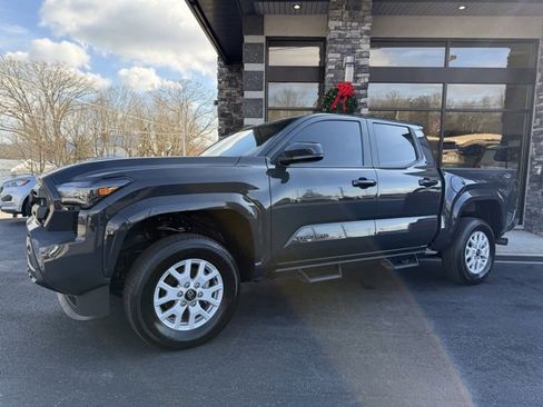 Used 2024 Toyota Tacoma SR5 image 23