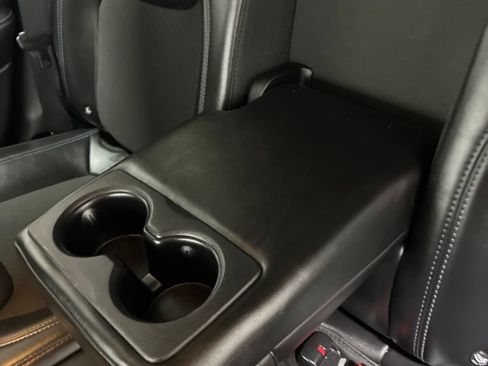 Used 2019 Jeep Cherokee Latitude Plus FWD image 23