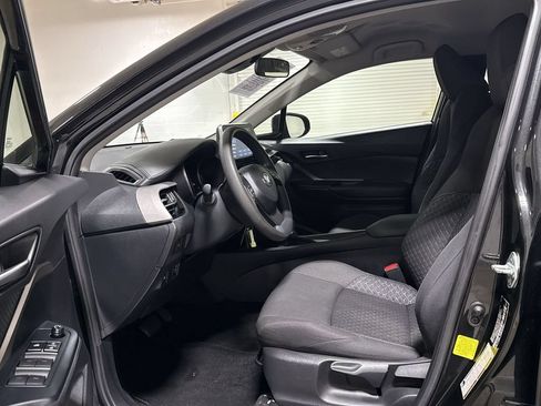 Used 2020 Toyota C-HR LE FWD image 19