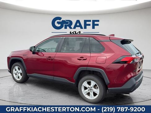 Used 2021 Toyota RAV4 LE AWD/4WD image 4