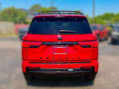 Used 2025 Toyota Sequoia Platinum AWD/4WD image 15