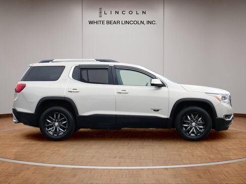 Used 2017 GMC Acadia SLT AWD/4WD image 4