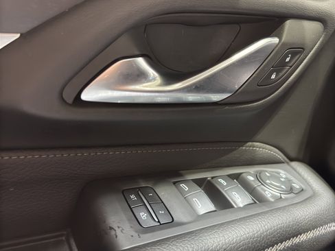 Certified 2024 GMC Yukon Denali image 38