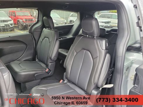 New 2026 Chrysler Pacifica Select FWD image 11