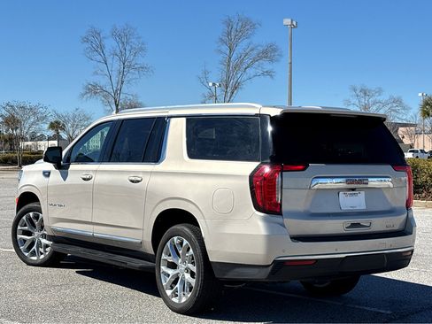 Used 2021 GMC Yukon XL SLT w/ SLT Premium Package image 23