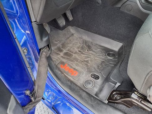 Used 2018 Jeep Wrangler Unlimited Sport S image 20