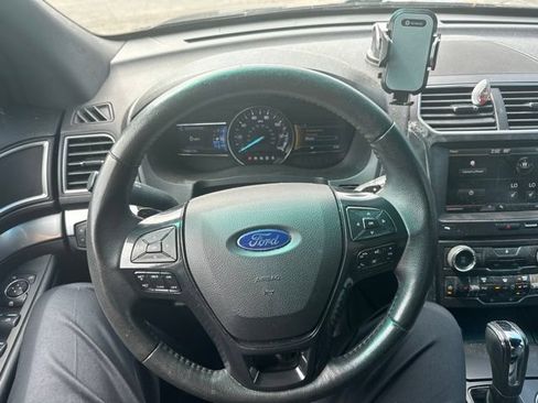 Used 2016 Ford Explorer XLT w/ Equipment Group 202A AWD/4WD image 5
