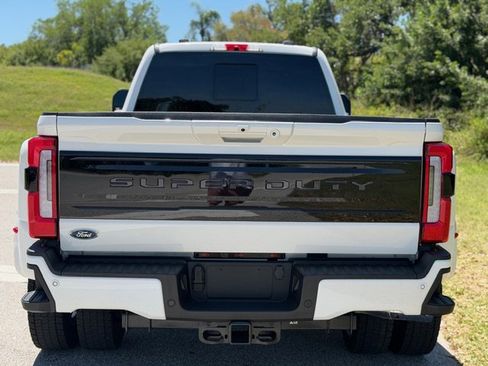 Used 2025 Ford F450 Platinum w/ FX4 Off-Road Package image 4