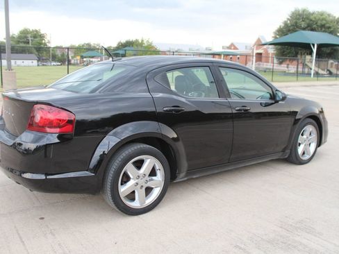 Used 2011 Dodge Avenger Lux FWD image 9