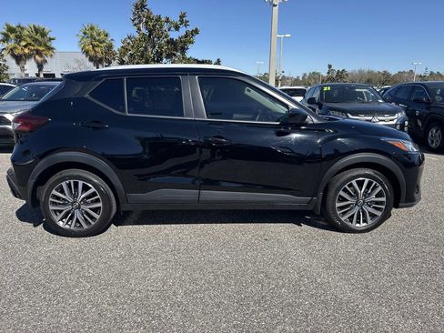 Used 2024 Nissan Kicks SV image 2