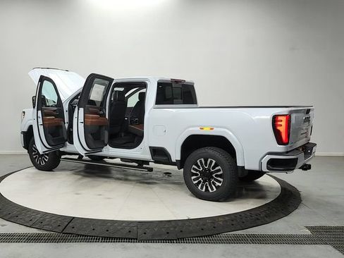 New 2026 GMC Sierra 2500 Denali Ultimate AWD/4WD image 13