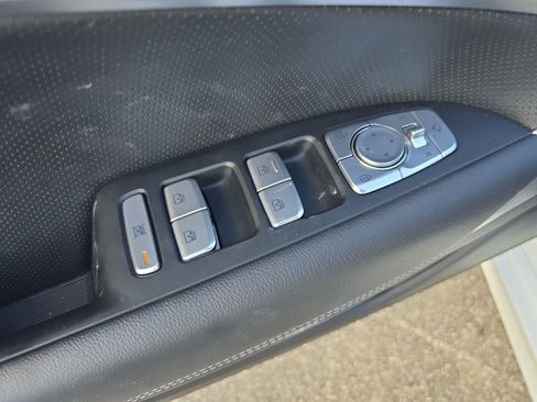 Used 2022 Genesis G70 2.0T w/ Prestige Package image 17