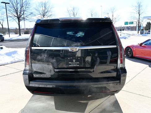 Used 2017 Cadillac Escalade ESV Luxury image 6