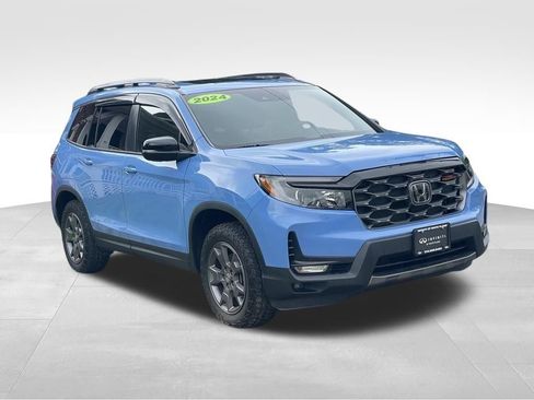 Used 2024 Honda Passport TrailSport image 3