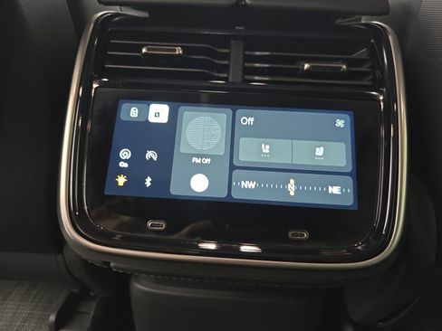 Used 2023 Rivian R1S Adventure AWD/4WD image 30