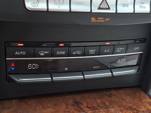 Used 2016 Mercedes-Benz E 350 4MATIC Sedan w/ Premium Package image 16