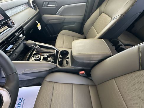Used 2026 Chevrolet Colorado ZR2 w/ Technology Package AWD/4WD image 35
