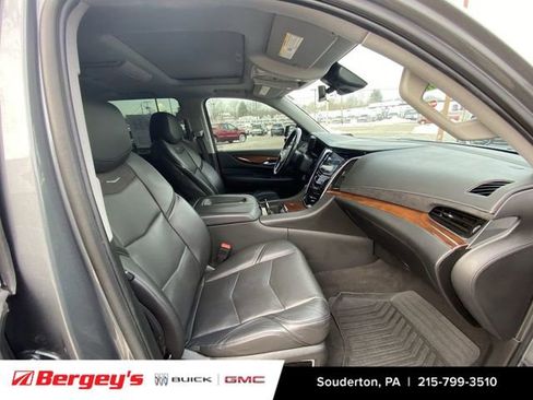 Used 2020 Cadillac Escalade Luxury image 30