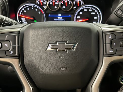 Used 2021 Chevrolet Silverado 1500 LT Trail Boss w/ Convenience Package II AWD/4WD image 16