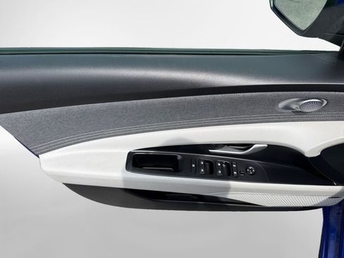 Used 2024 Hyundai Elantra Limited FWD image 17