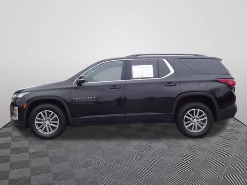 Used 2023 Chevrolet Traverse LT image 2