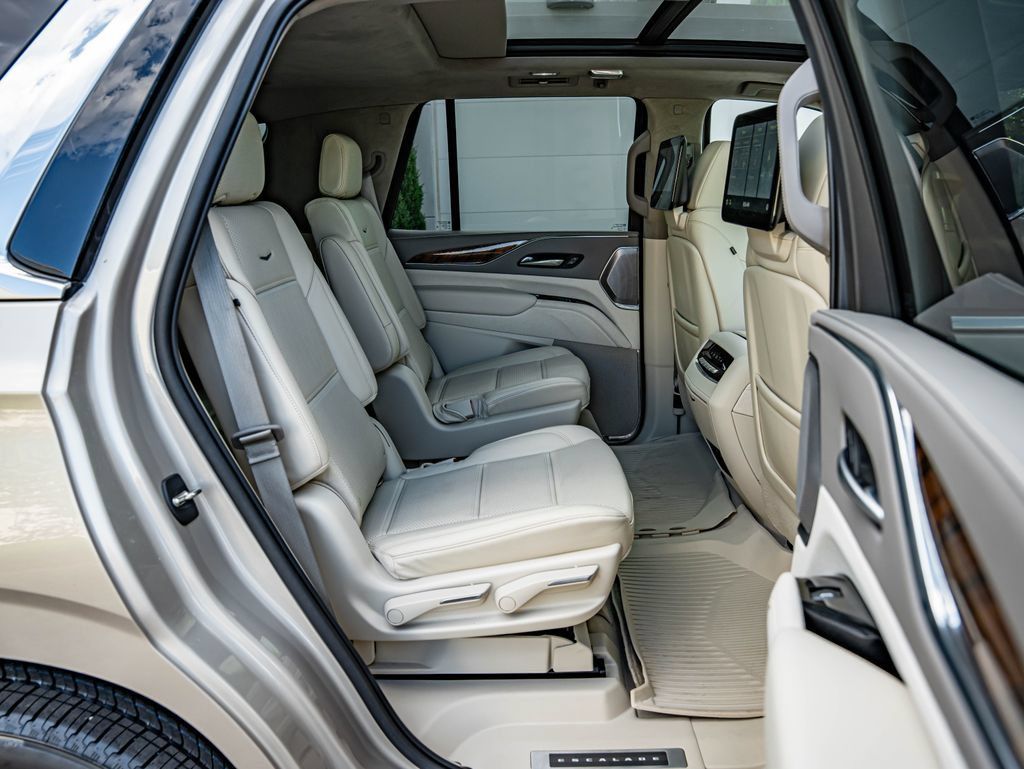 Used 2021 Cadillac Escalade Premium Luxury Platinum w/ Heavy-Duty Trailer Package AWD/4WD image 41