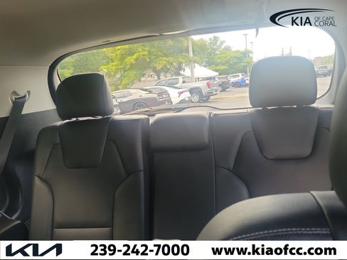Certified 2022 Kia Telluride EX w/ EX Premium Package FWD image 17