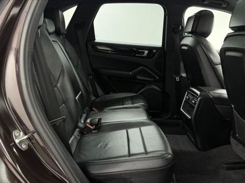 Used 2019 Porsche Cayenne AWD/4WD image 19