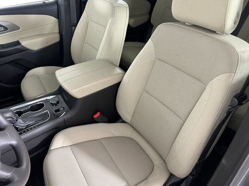 Used 2024 Chevrolet Traverse LS FWD image 24