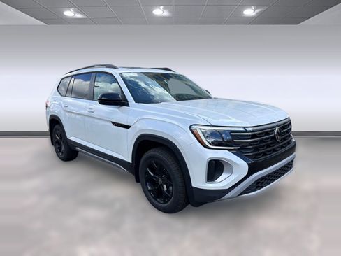New 2026 Volkswagen Atlas Peak Edition image 6