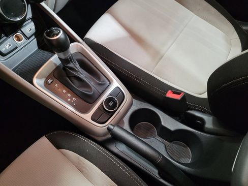 Used 2022 Hyundai Venue SEL FWD image 26