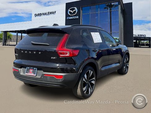Used 2025 Volvo XC40 B5 Plus AWD/4WD image 9