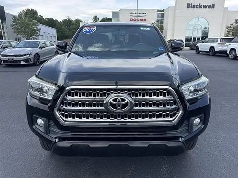 Used 2017 Toyota Tacoma TRD Off-Road w/ Tow Package (A/T) AWD/4WD image 2