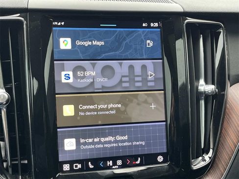 Used 2023 Volvo XC60 B5 Plus image 28