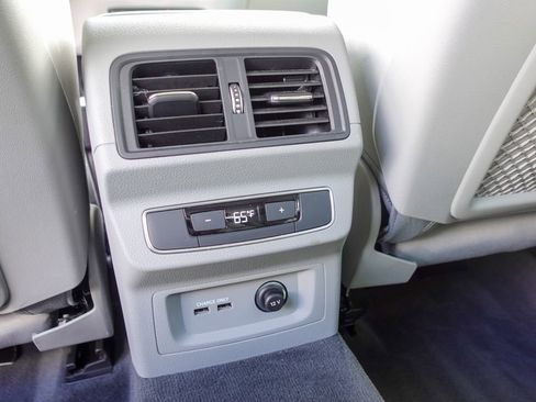 Used 2023 Audi Q5 e Premium Plus w/ Premium Plus Package image 25