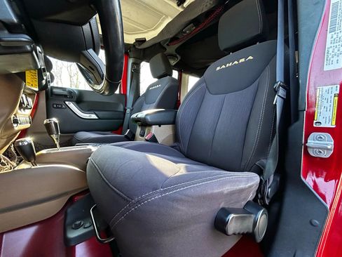 Used 2014 Jeep Wrangler Unlimited Sahara image 30