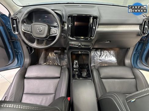 Used 2025 Volvo XC40 B5 Plus image 14