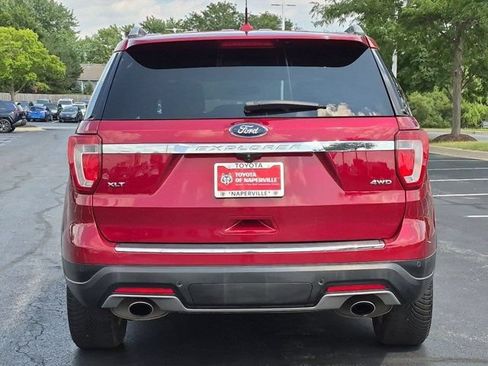 Used 2018 Ford Explorer XLT w/ Equipment Group 202A AWD/4WD image 6